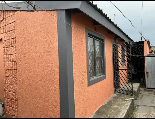 2 BEDROOM HOUSE FOR SALE IN NONQUBELA